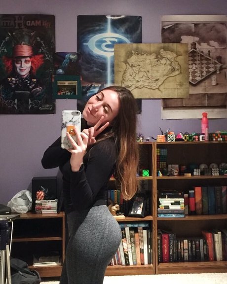 Foto di nudo di fuga di OnlyFans di Angelica Trae