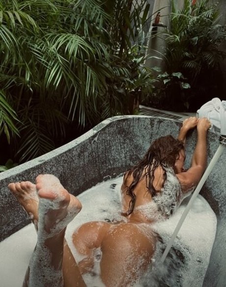 Foto di nudo di fuga di OnlyFans di Yuliya Lazarenko