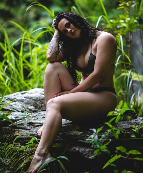 Foto di nudo di fuga di OnlyFans di Nerdypeachbabe