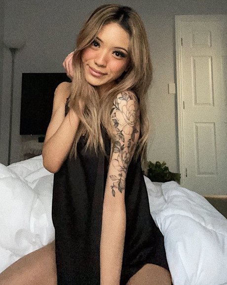 Foto di nudo di fuga di OnlyFans di Iris Haw