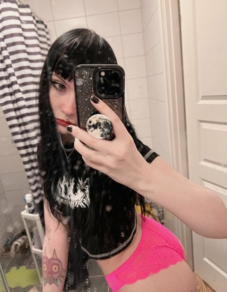 Foto di nudo di fuga di OnlyFans di Messy