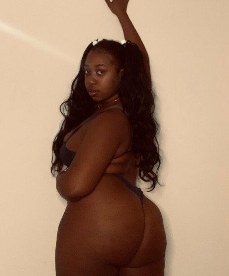 Foto di nudo di fuga di OnlyFans di Kianamarijuana