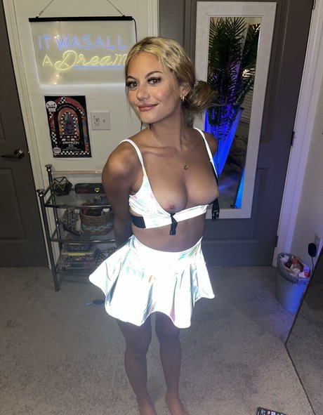 Foto di nudo di fuga di OnlyFans di Charlotte Cruise