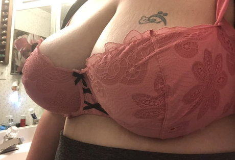 Foto di nudo di fuga di OnlyFans di Juicy June