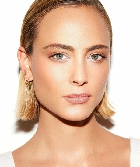 Nora Arnezeder