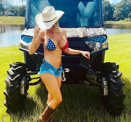 Foto di nudo di fuga di OnlyFans di Country Mom 14