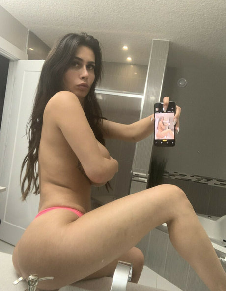 Foto di nudo di fuga di OnlyFans di Danielle Deville