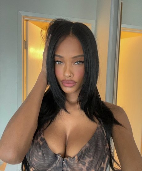 Foto di nudo di fuga di OnlyFans di Vinetrria Vinetria