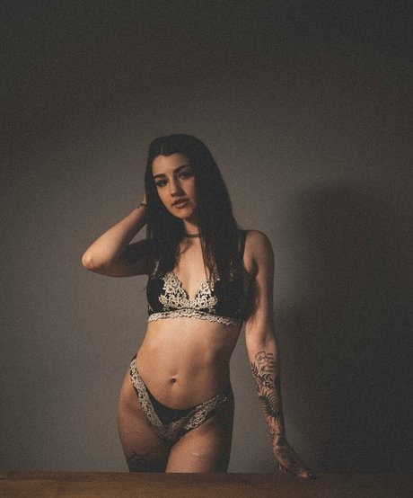 Foto di nudo di fuga di OnlyFans di Lunathefairyy