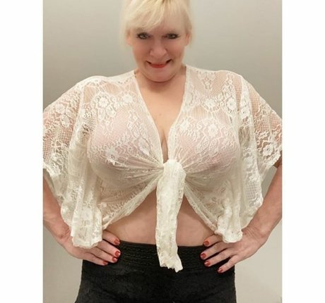 Sandie Lee