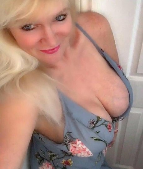Sandie Lee
