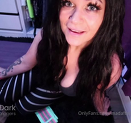 Foto di nudo di fuga di OnlyFans di Mad After Dark