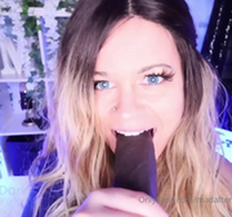 Foto di nudo di fuga di OnlyFans di Mad After Dark