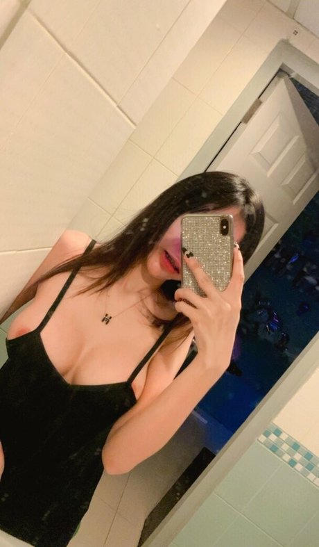 Foto di nudo di fuga di OnlyFans di Hwanyen