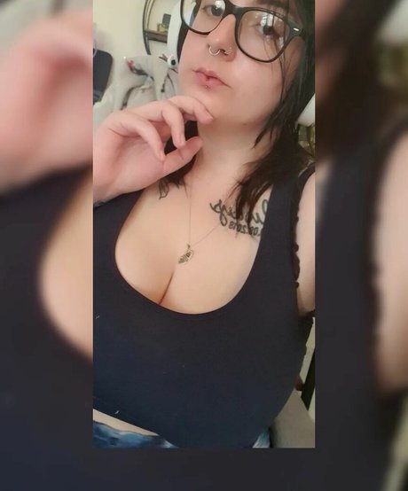 Foto di nudo di fuga di OnlyFans di Malaafterdark