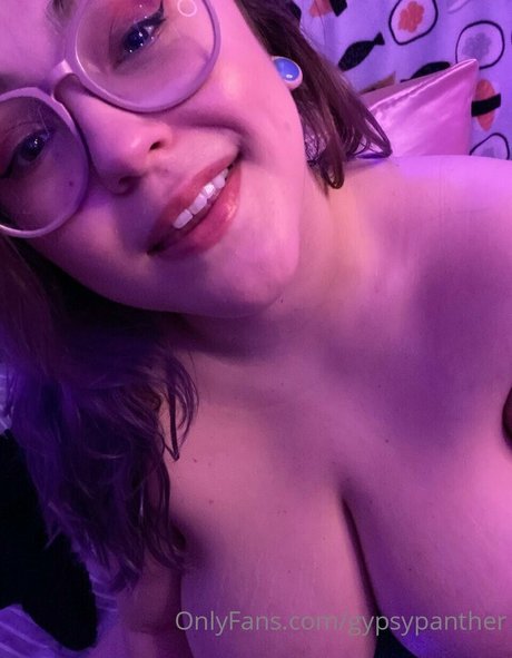 Foto di nudo di fuga di OnlyFans di Gypsypanther11