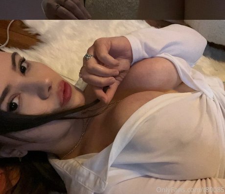Foto di nudo di fuga di OnlyFans di Vanessinator T80085