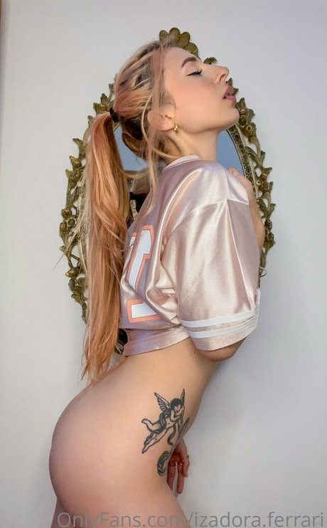Izadora Ferrari