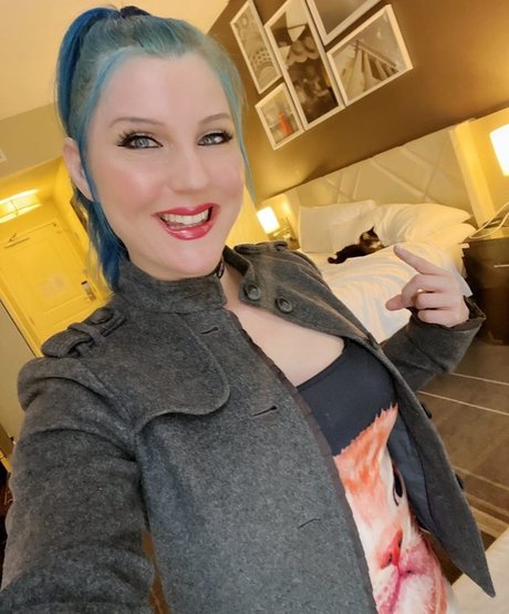 Foto di nudo di fuga di OnlyFans di Leva Bates