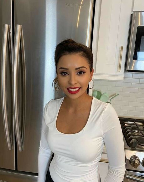 Foto di nudo di fuga di OnlyFans di Iris In The Kitchen