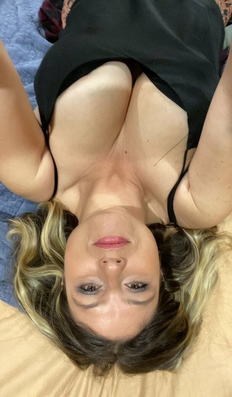 Foto di nudo di fuga di OnlyFans di Marissa Leches