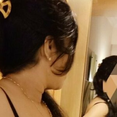 Desihotwife