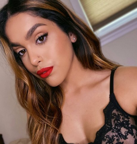 Foto di nudo di fuga di OnlyFans di Henna Sharee