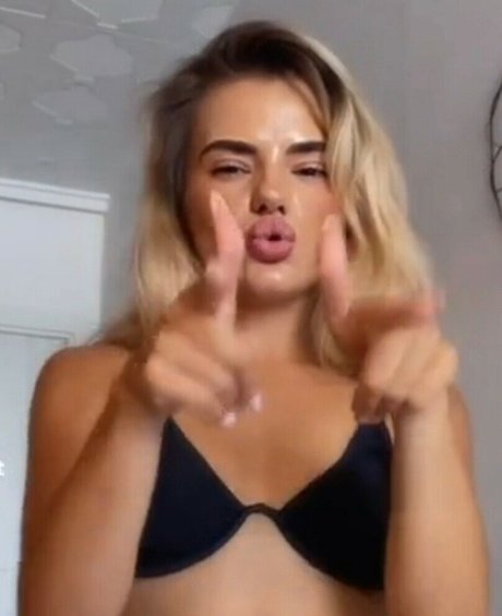 Foto di nudo di fuga di OnlyFans di Babysitter Valentina