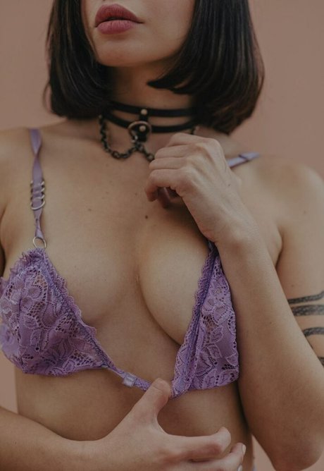 Foto di nudo di fuga di OnlyFans di Paulabuenavidaa