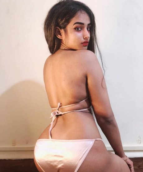 Foto di nudo di fuga di OnlyFans di Dilnoor Aka