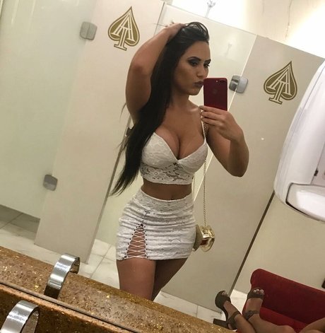 Foto di nudo di fuga di OnlyFans di Isabella Pinheiro