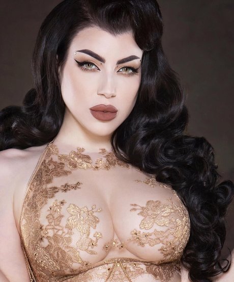 Foto di nudo di fuga di OnlyFans di Threnody In Velvet