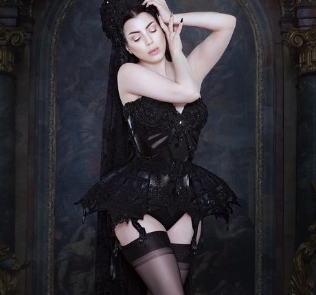 Foto di nudo di fuga di OnlyFans di Threnody In Velvet