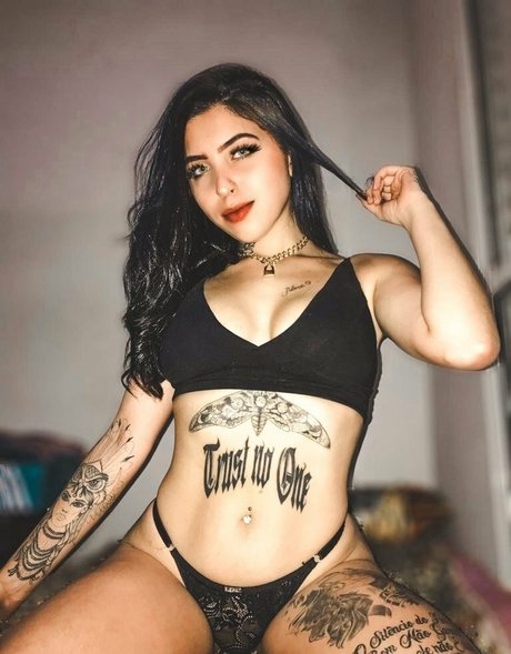 Foto di nudo di fuga di OnlyFans di Satti