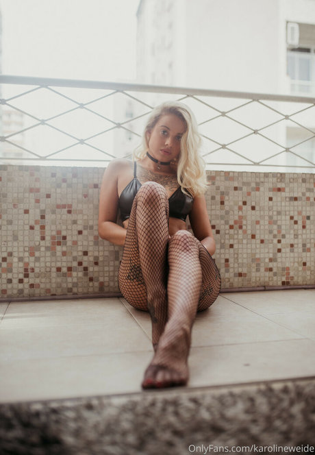 Foto di nudo di fuga di OnlyFans di Karoline Weide