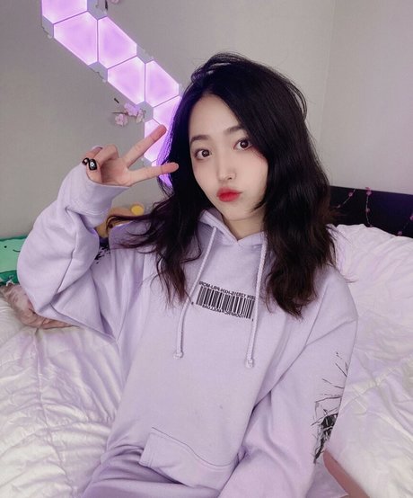 Foto di nudo di fuga di OnlyFans di Yoojin