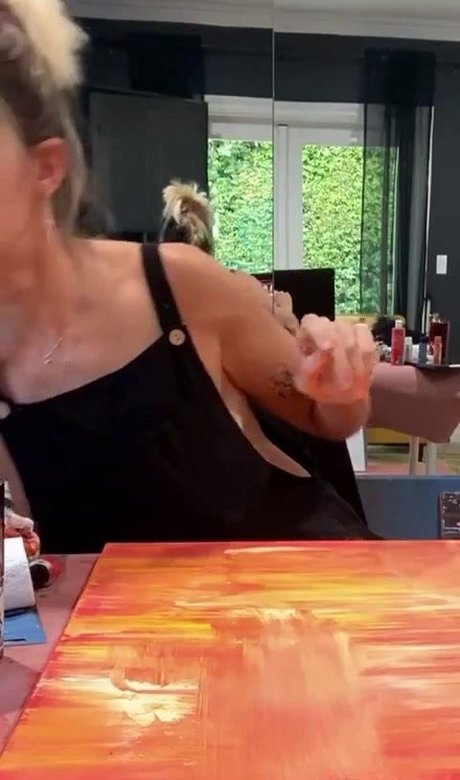 Foto di nudo di fuga di OnlyFans di Gabbie Hanna