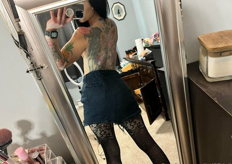 Foto di nudo di fuga di OnlyFans di Little Doll
