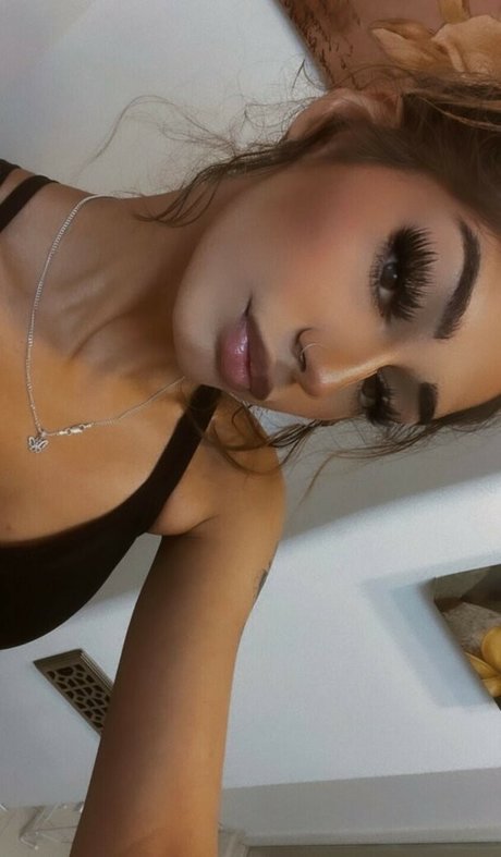 Foto di nudo di fuga di OnlyFans di Bhavika Shah