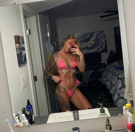 Foto di nudo di fuga di OnlyFans di Macnpink
