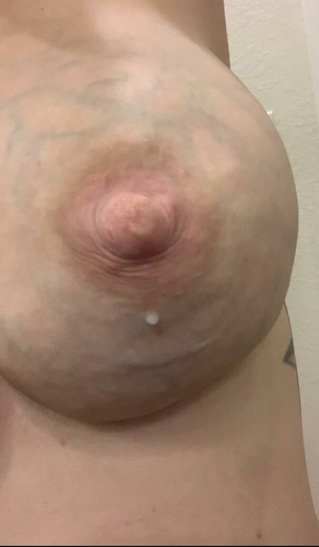 Foto di nudo di fuga di OnlyFans di Milkmama