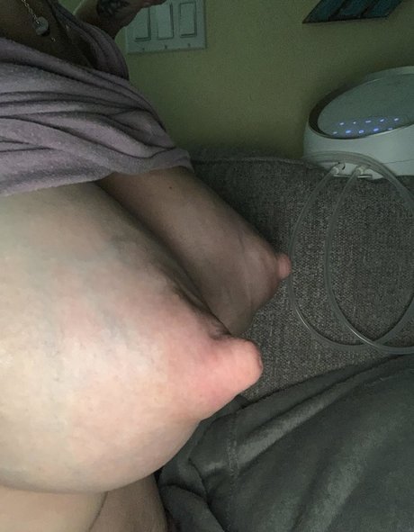 Foto di nudo di fuga di OnlyFans di Milkmama