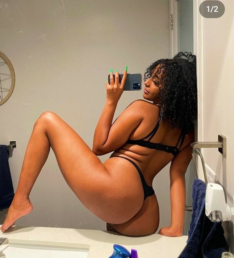Foto di nudo di fuga di OnlyFans di Saturnswrld