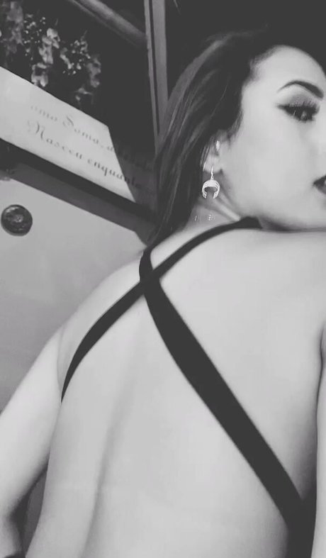 Foto di nudo di fuga di OnlyFans di Laura Victoria