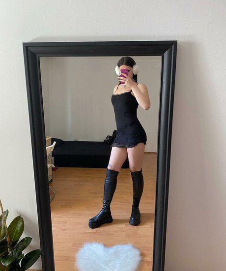 Foto di nudo di fuga di OnlyFans di Derin4y