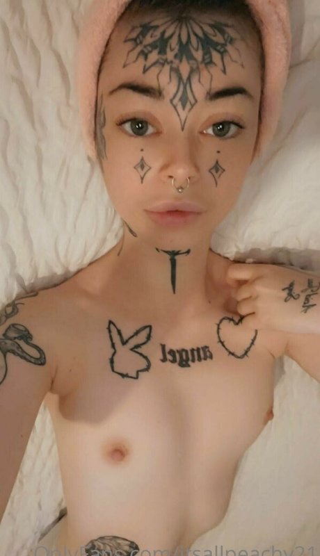 Foto di nudo di fuga di OnlyFans di Itsallpeachy21