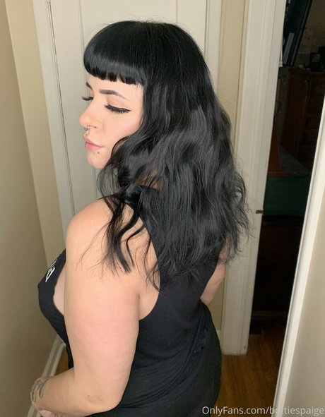 Foto di nudo di fuga di OnlyFans di Bettiespaige