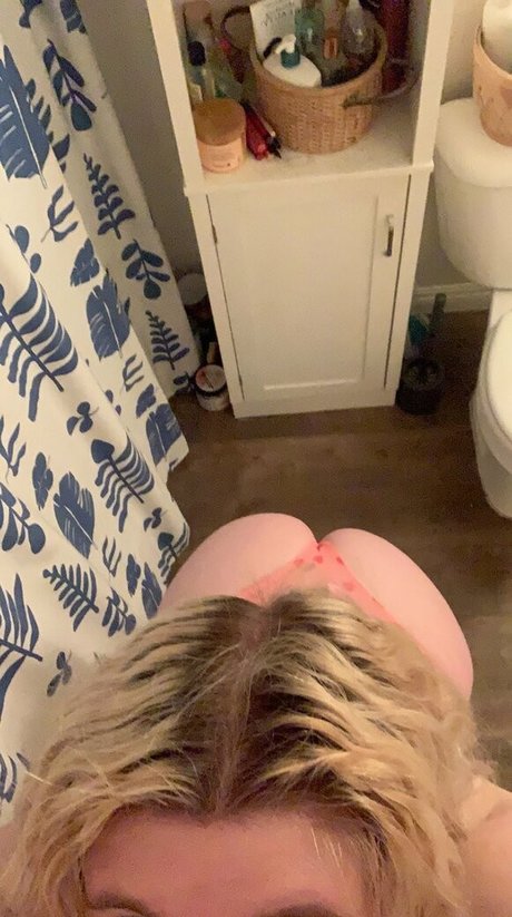 Foto di nudo di fuga di OnlyFans di Llywmiller