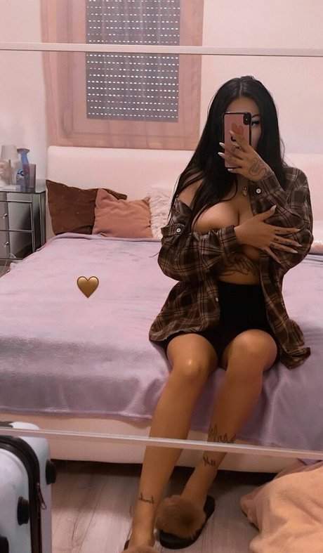 Foto di nudo di fuga di OnlyFans di Merci Bujdoso