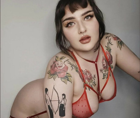Foto di nudo di fuga di OnlyFans di Helgoddessofdeath